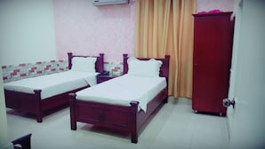 Single Room - Rehaish Inn (Karachi)