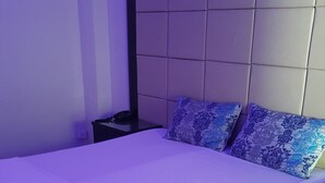 Room - Rehaish Inn (Karachi)