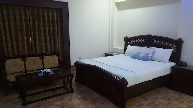 Double Room - Rehaish Inn (Karachi)