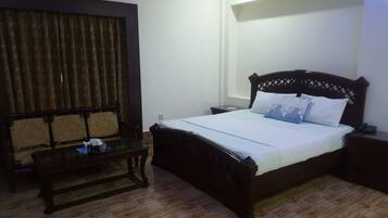 Double Room | Individually furnished, desk, blackout drapes, soundproofing