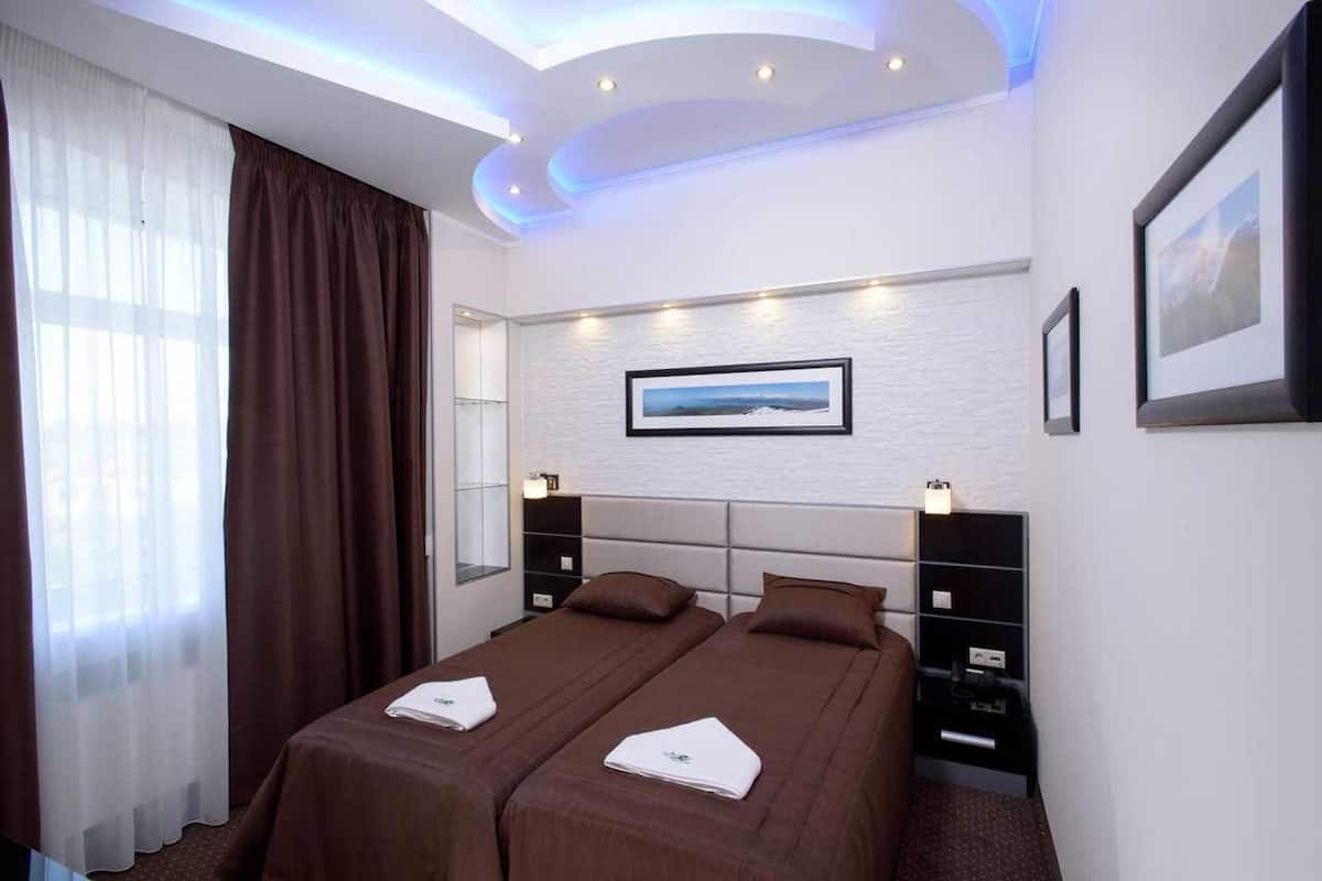 Classic Twin Room | In-room safe, soundproofing, rollaway beds (surcharge), WiFi (free)