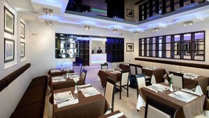 Restaurant - Hotel Vikey (Sofiivska Borschahivka)
