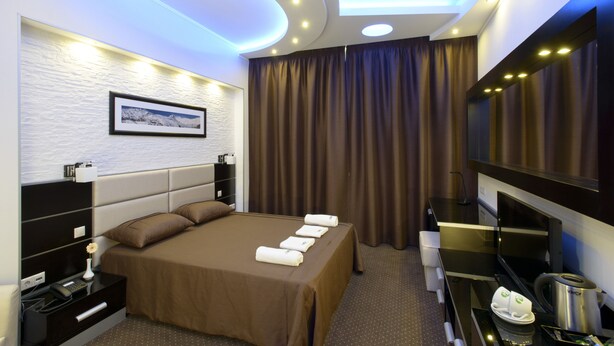 Classic Double Room | In-room safe, soundproofing, rollaway beds (surcharge), WiFi (free) - Hotel Vikey (Sofiivska Borschahivka)
