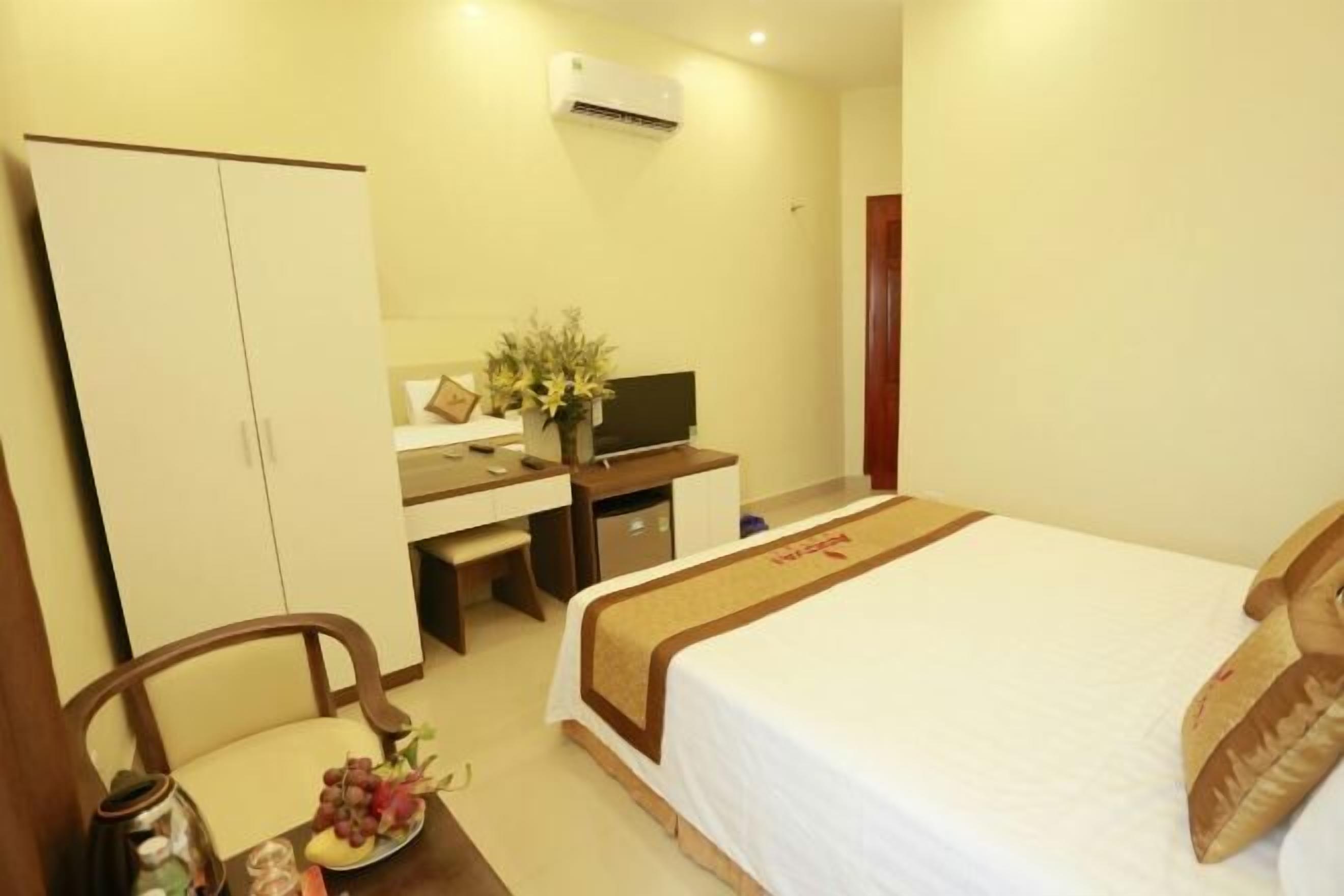 Minibar, coffres-forts dans les chambres, bureau, rideaux occultants