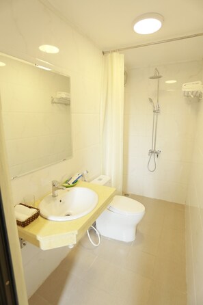 Free toiletries, hair dryer, bathrobes, slippers - Anova 2 Hotel (Hanoi)