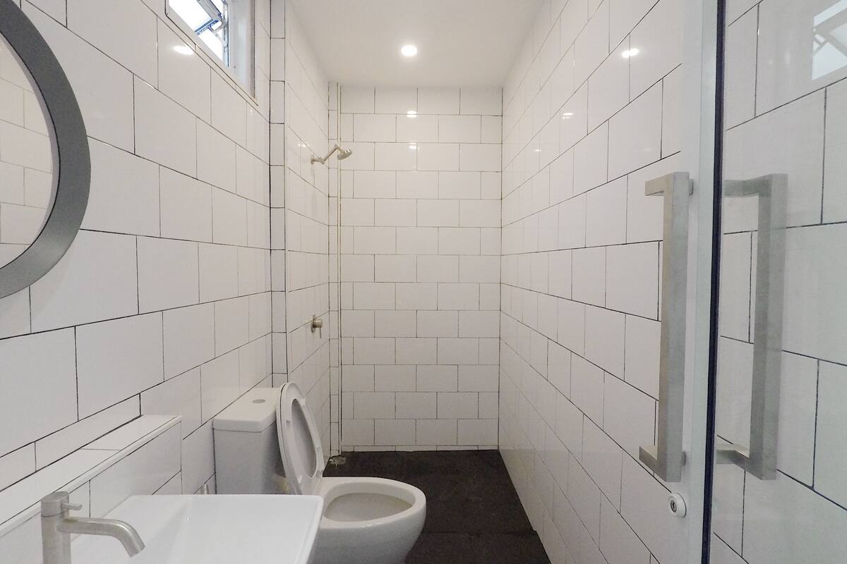standard room (mini) | bathroom | shower, rainfall showerhead, free toiletries, hair dryer