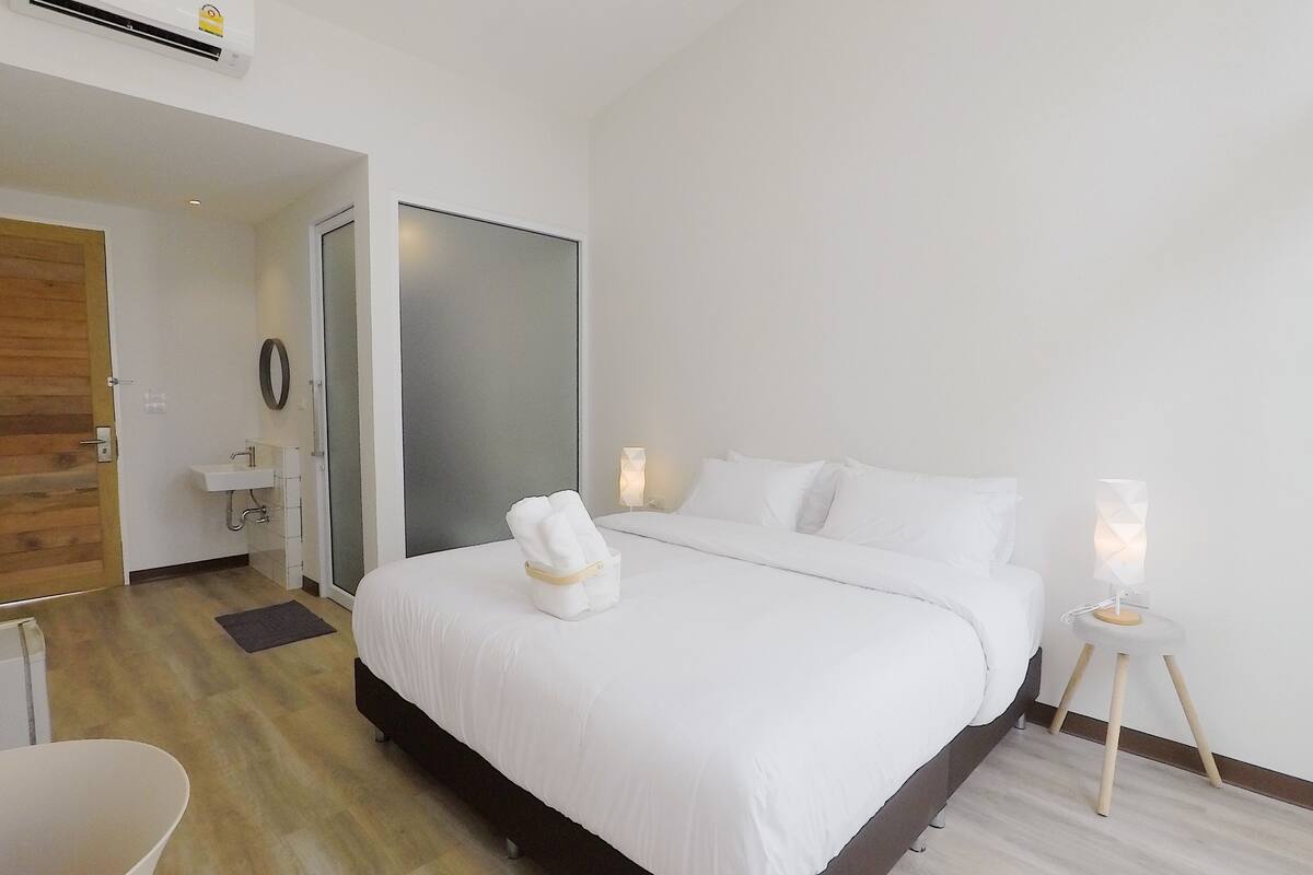 standard double room | blackout curtains, free wifi, bed sheets