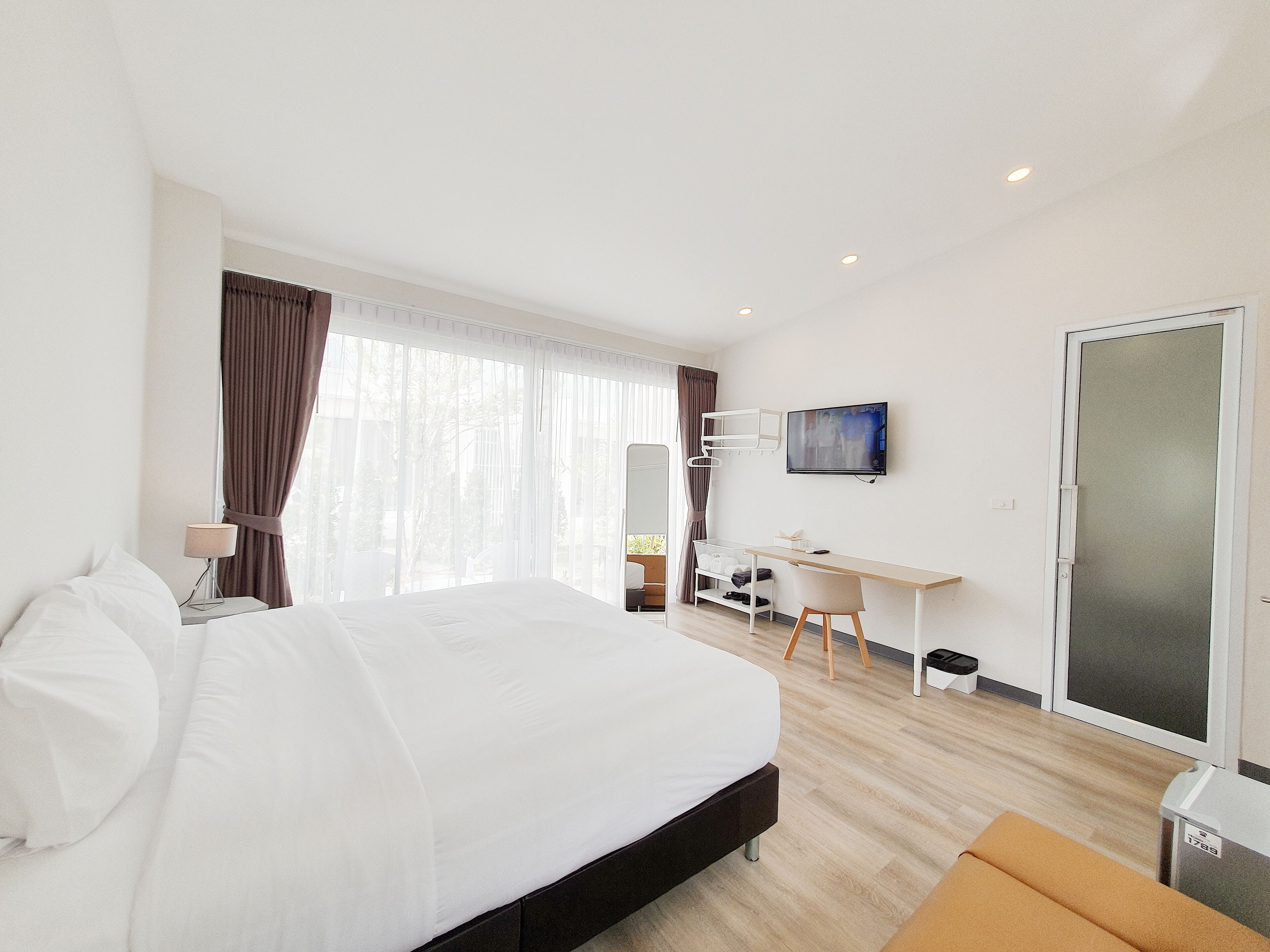 deluxe room, 1 king bed, garden view | blackout curtains, free wifi, bed sheets