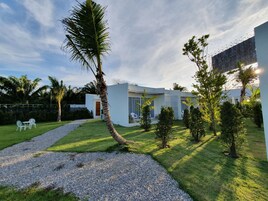 Habitación Deluxe, 1 cama de matrimonio grande, vistas al jardín | Vistas al jardín