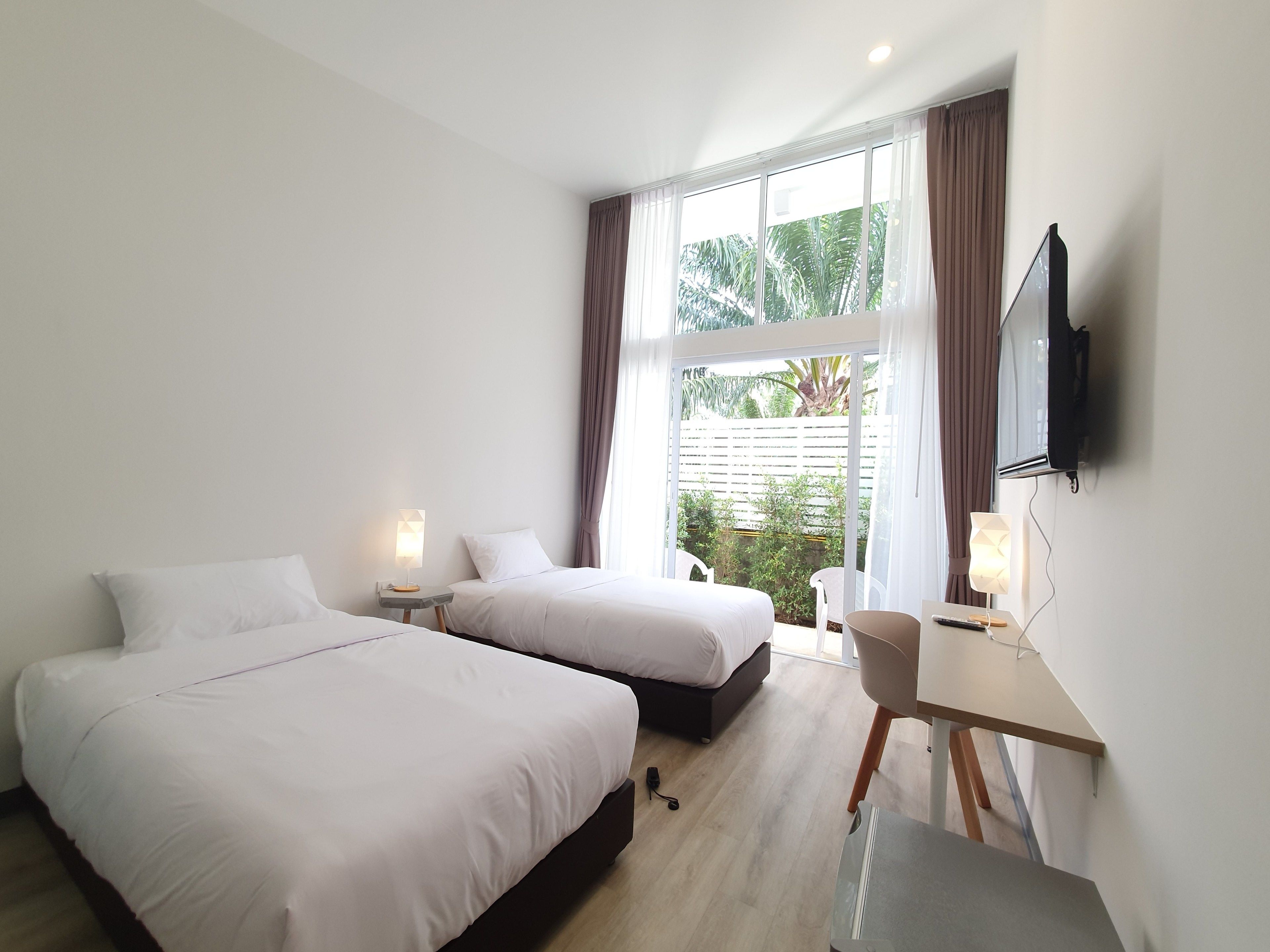 Cortinas blackout, wifi gratis y ropa de cama 