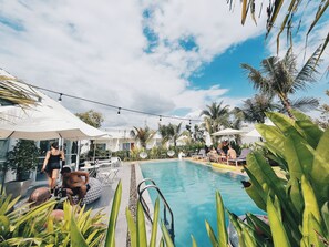 Outdoor pool, open 7:00 AM to 9:00 PM, pool loungers