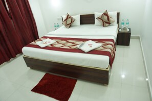 Deluxe Double Room | 1 bedroom, rollaway beds, free WiFi, bed sheets