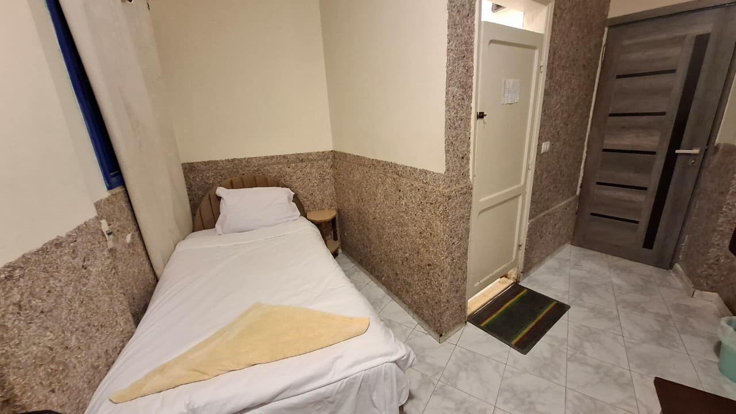 single room | egyptian cotton sheets, premium bedding, blackout curtains, free wifi