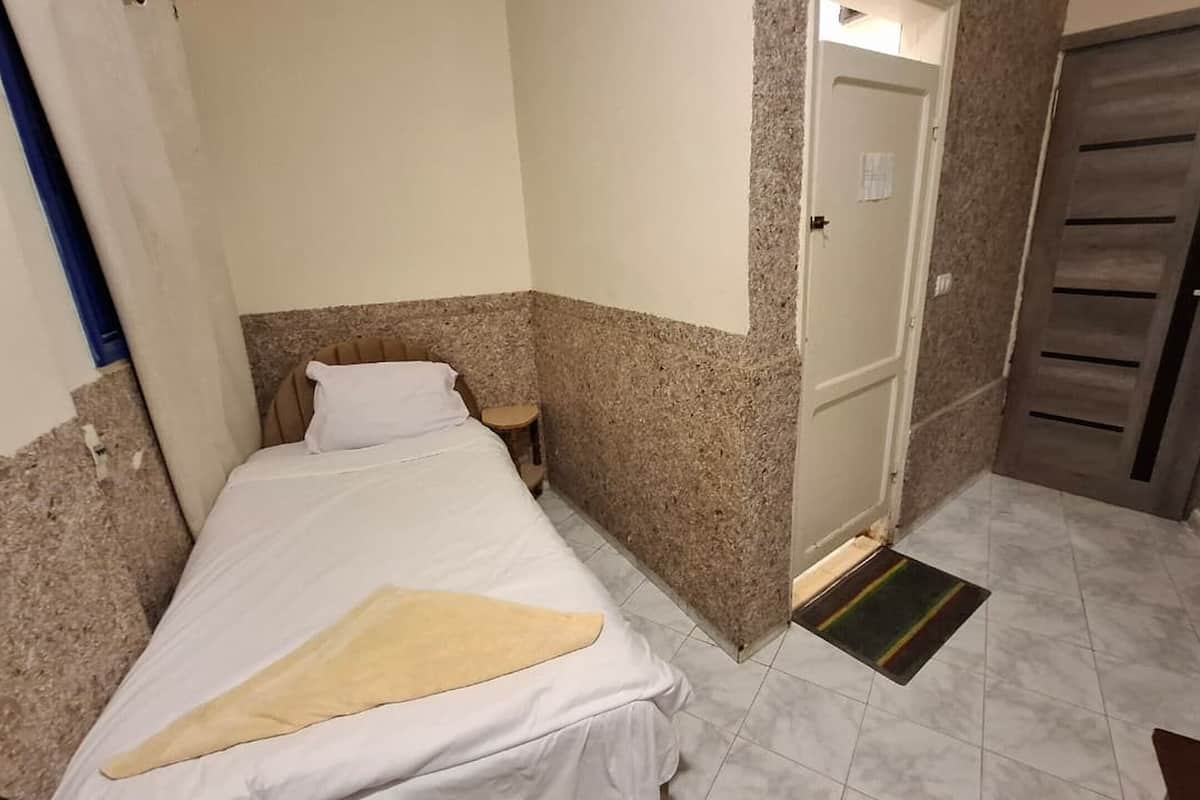 single room | egyptian cotton sheets, premium bedding, blackout curtains, free wifi