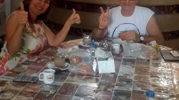 Tägliches inbegriffenes großes Frühstück