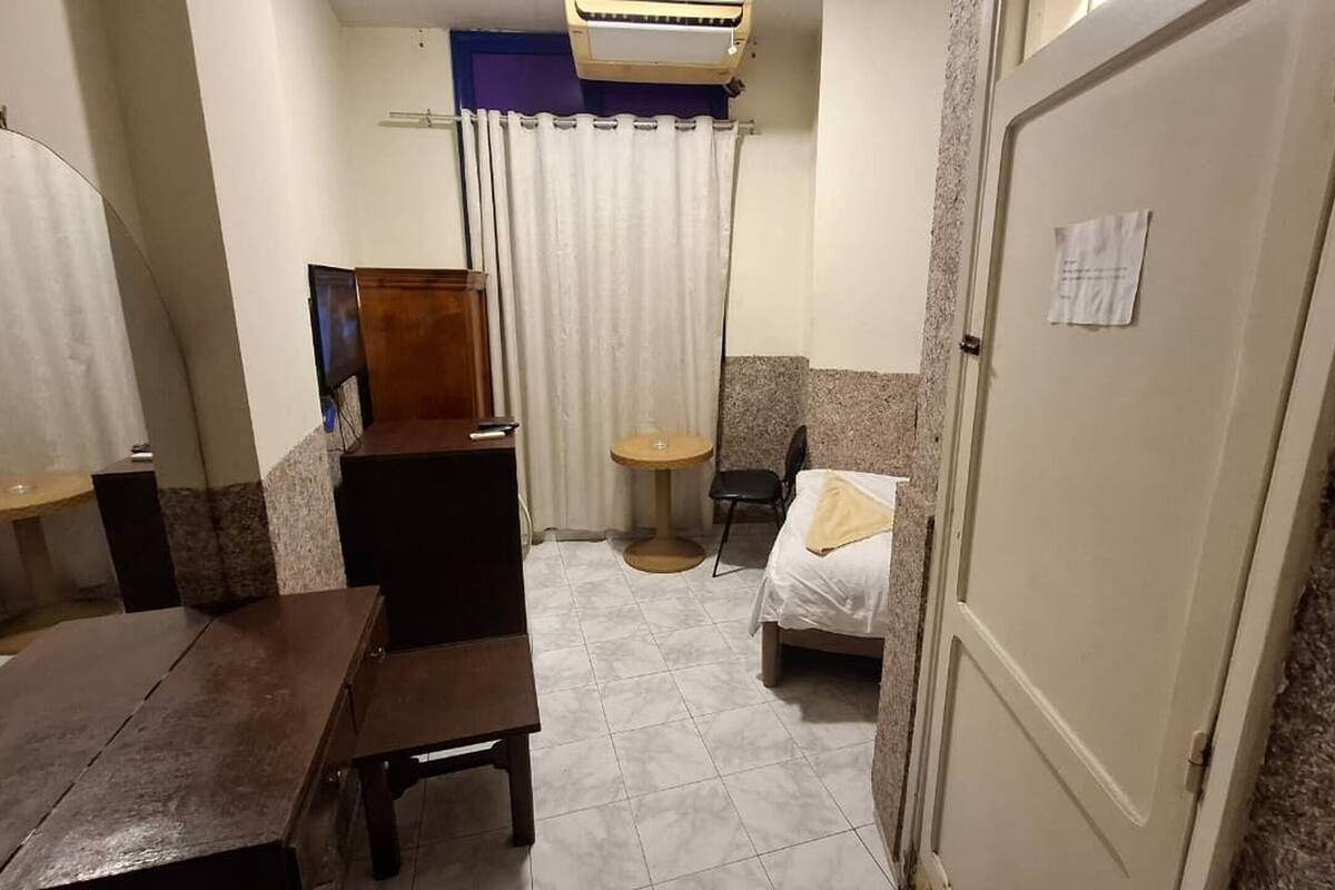 single room | egyptian cotton sheets, premium bedding, blackout curtains, free wifi