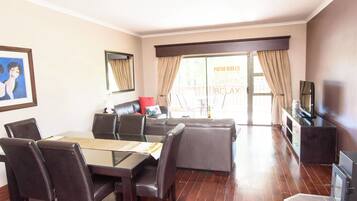 Chalé luxo | Opções para refeição no quarto