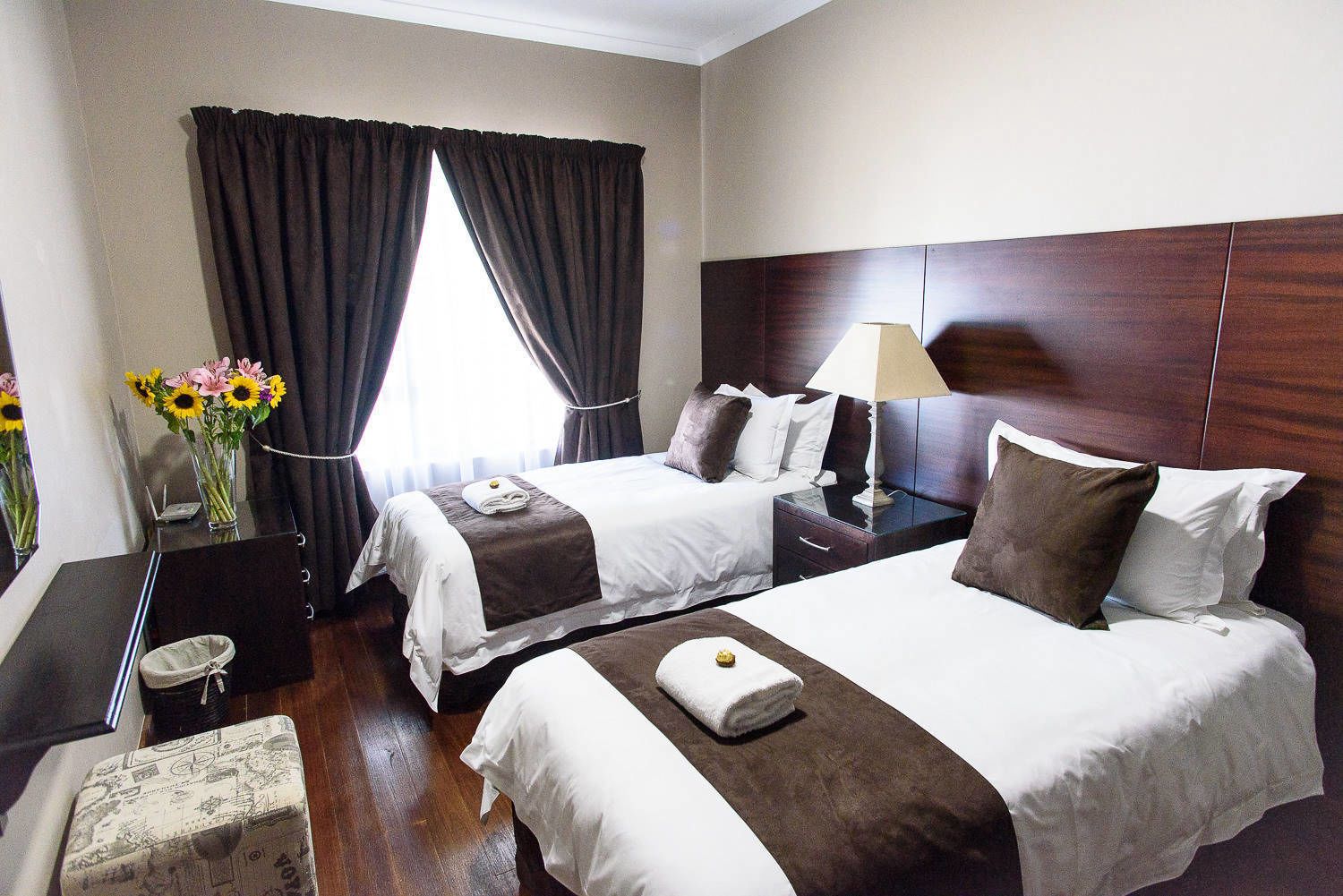 Deluxe Chalet | 2 bedrooms, in-room safe, desk, iron/ironing board