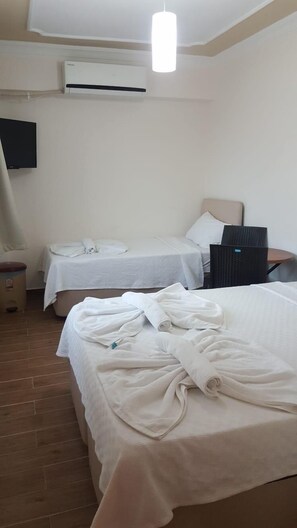 Triple Room | Free WiFi, bed sheets - Ev Otel (Çanakkale)