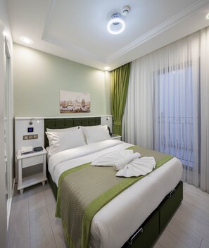 미니바, 객실 내 금고, 책상, 노트북 작업 공간