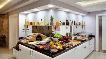 Sudah termasuk sarapan prasmanan setiap hari