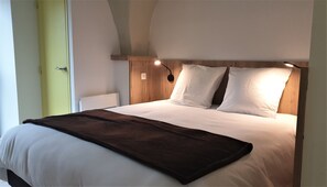 Family Room, 1 Bedroom, Courtyard Area | Individually decorated, blackout drapes, soundproofing - Hostel Les Terrasses du Roc (Saint-Andre-de-Roquepertuis)