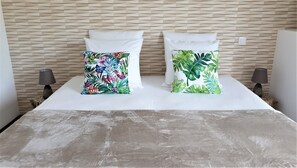 Comfort Double or Twin Room (Nature) | Individually decorated, blackout drapes, soundproofing - Hostel Les Terrasses du Roc (Saint-Andre-de-Roquepertuis)