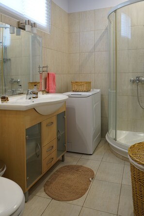 Luxury Apartment, 1 Bedroom | Bathroom | Shower, free toiletries, hair dryer, bathrobes