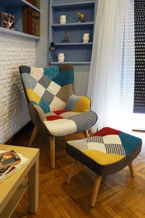 Luxury-Apartment, 1 Schlafzimmer | Wohnzimmer | 32-Zoll-Flachbildfernseher mit Digitalempfang, Fernseher, Netflix