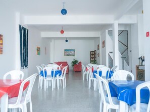 Desayuno continental gratuito y diario