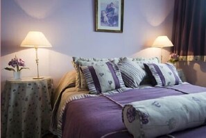 Individually decorated, individually furnished, blackout drapes - Hosteria Linares (Ushuaia)
