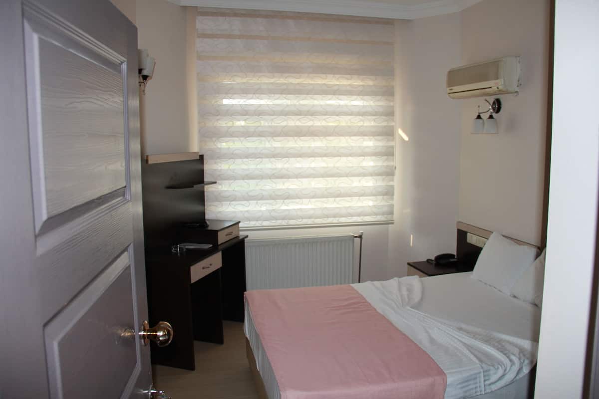 Double Room Single Use | Blackout drapes, soundproofing, iron/ironing board (on request)