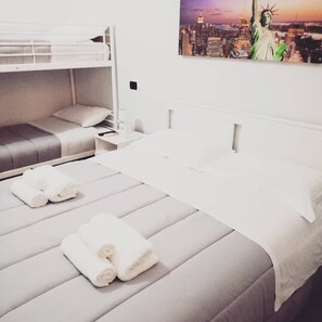 Luxury Quadruple Room | Down comforters, minibar, individually furnished, desk - B&B Metropolitan RC (Reggio Calabria)