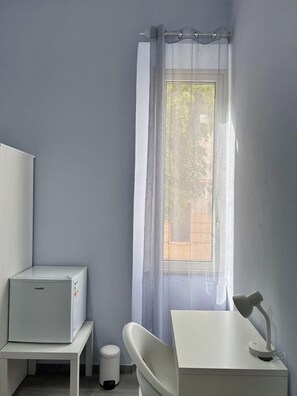 Family Room | Down comforters, minibar, individually furnished, desk - B&B Metropolitan RC (Reggio Calabria)