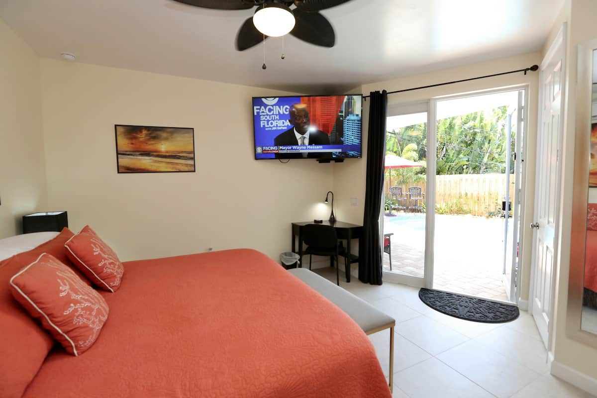 Premium bedding, in-room safe, individually decorated