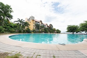 Indoor pool - Capital O 154 Club Balai Isabel (Talisay)