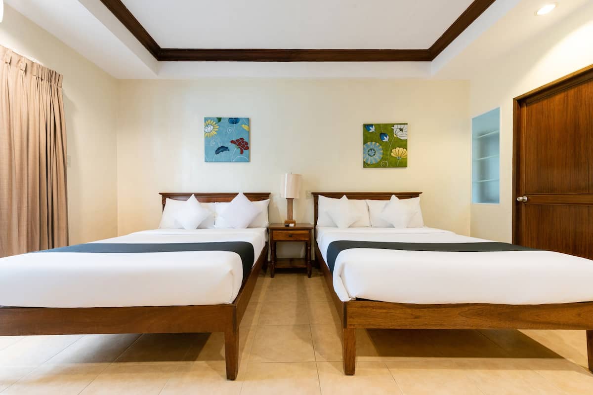 Deluxe Lakeshore Family Room | 1 bedroom, free WiFi, bed sheets