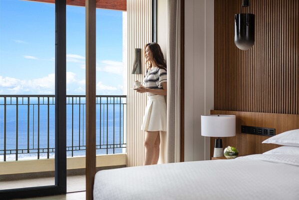 Down comforters, minibar, in-room safe, blackout drapes - Four Points by Sheraton Wuchuan, Loong Bay (Zhanjiang)