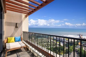 Zimmer, 1 Schlafzimmer, Balkon, Meerblick | Daunenbettdecken, Minibar, Zimmersafe, Verdunkelungsvorhänge