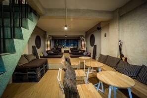 Living area - Mind day Hostel Khaosan (Bangkok)