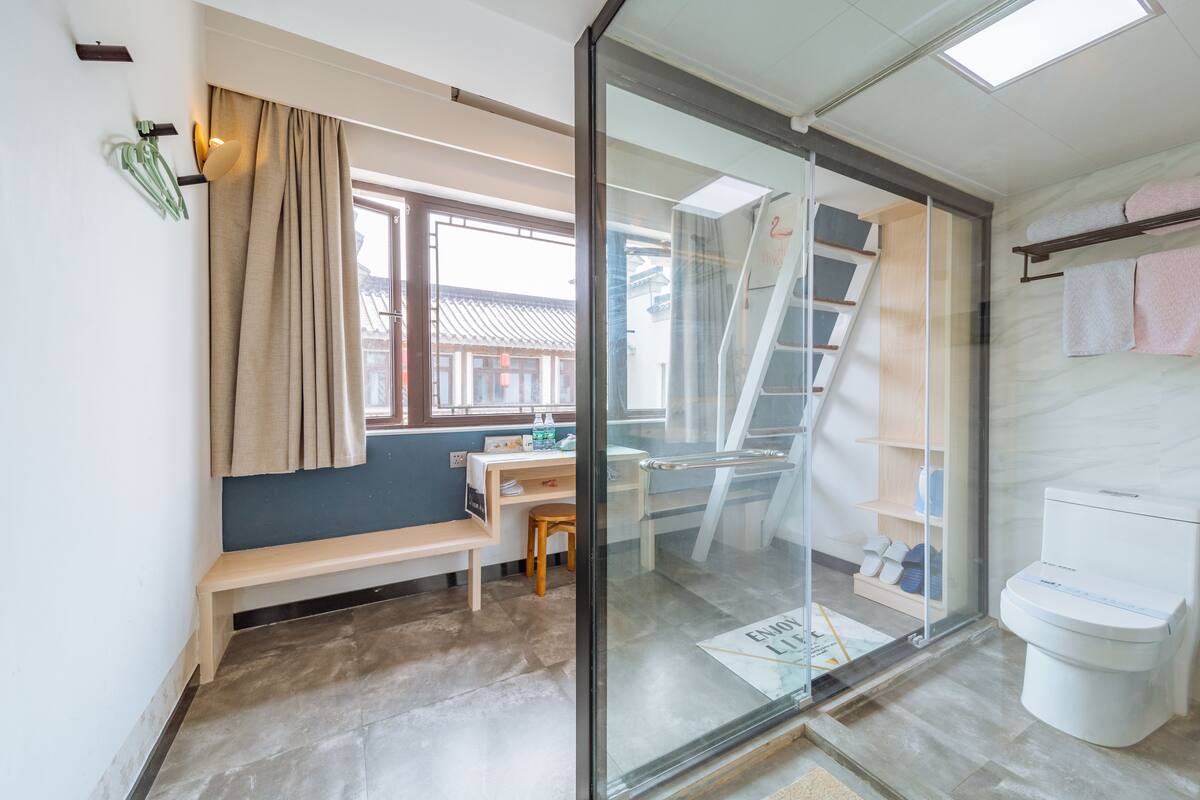 Comfort-Doppelzimmer, 1 Queen-Bett, Stadtblick | Schreibtisch, Verdunkelungsvorhänge, kostenloses WLAN, Bettwäsche
