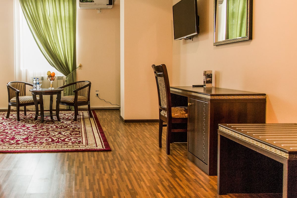 Deluxe Double or Twin Room | Premium bedding, laptop workspace, blackout drapes, soundproofing