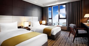 Down comforters, desk, blackout drapes, free WiFi