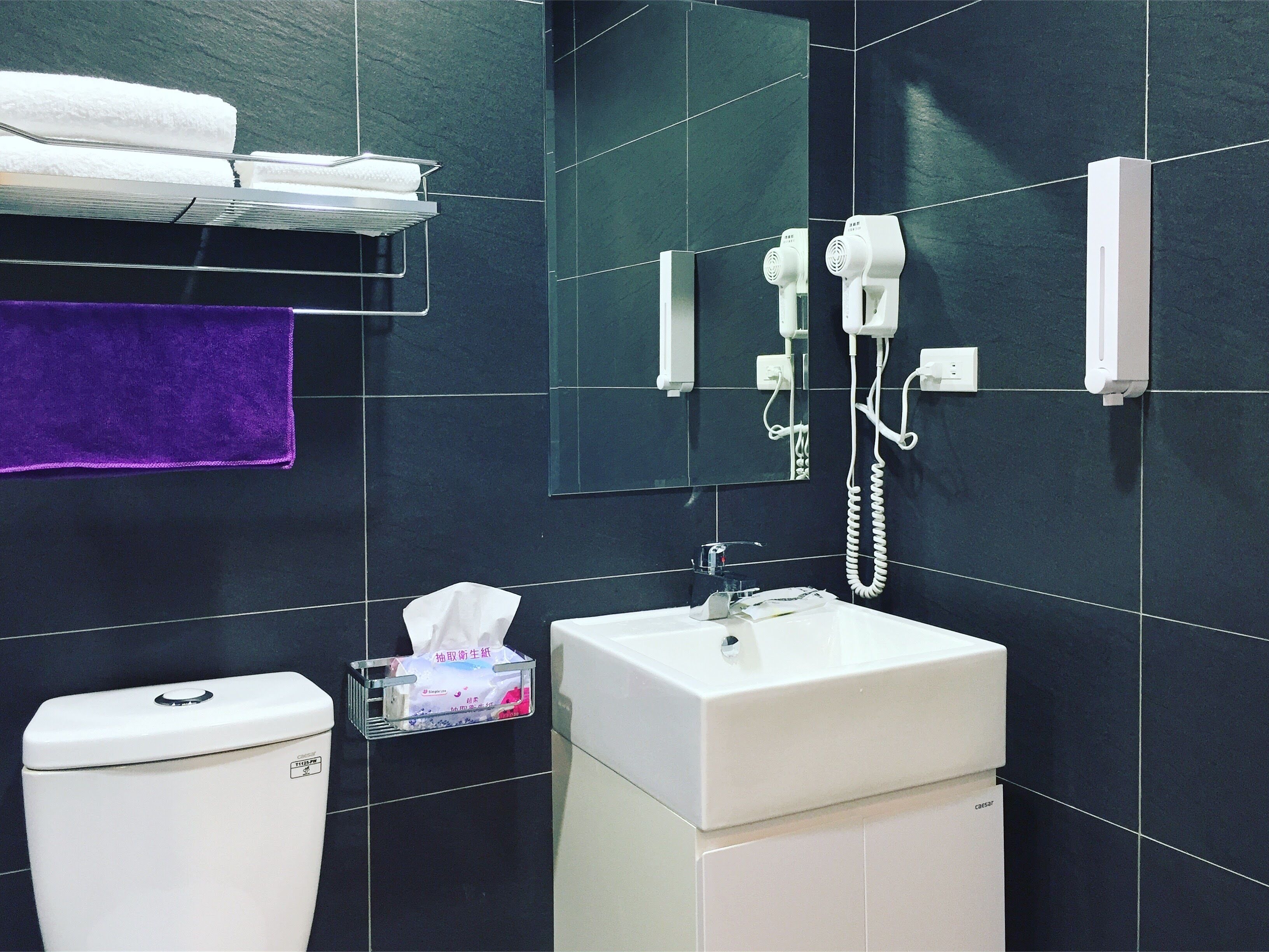 Phòng đôi phong cách cổ điển, 3 phòng ngủ, quang cảnh thành phố | Phòng tắm | Buồng tắm vòi sen, vòi sen phun mưa, đồ dùng nhà tắm miễn phí 