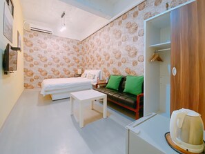 Quarto casal clássico, 3 quartos, vista para a cidade | Individualmente mobiliados, escrivaninha