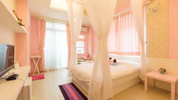 Habitación doble estándar (B) | Decoración personalizada, muebles diferentes, escritorio y wifi gratis