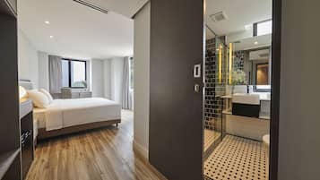 Minibar, in-room safe, desk, iron/ironing board