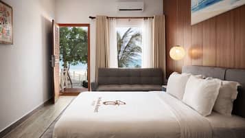 Deluxe Double Sea View | Minibar, Schreibtisch, Bügeleisen/Bügelbrett, Zustellbetten