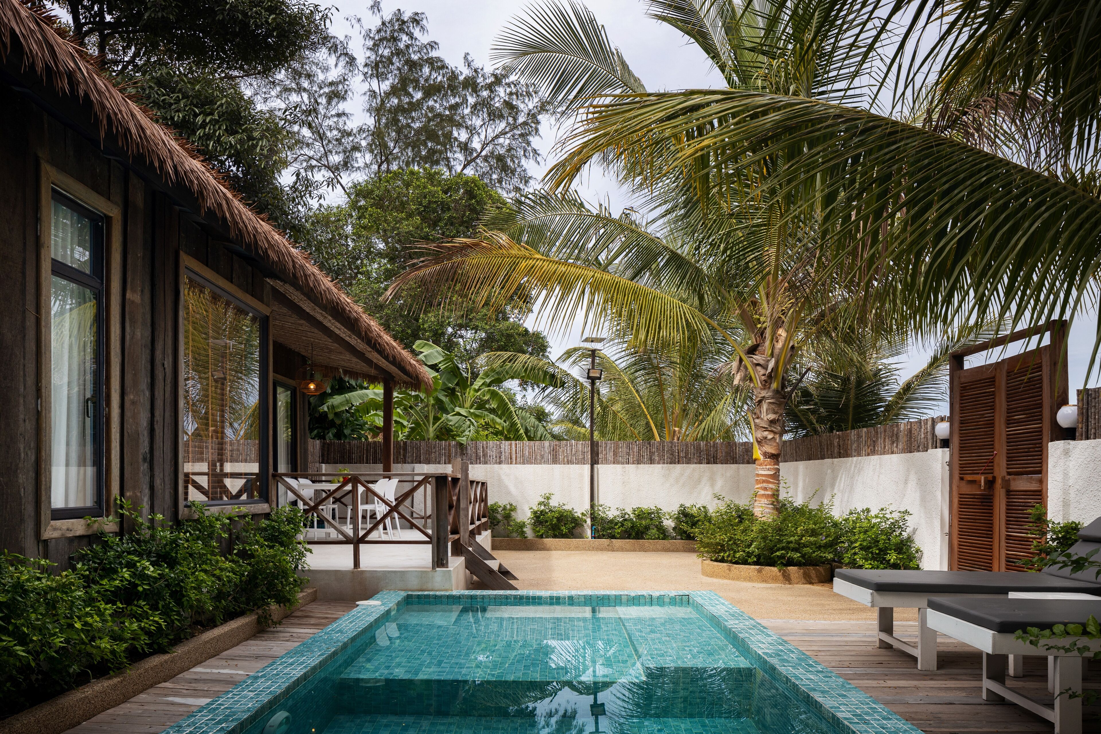 Outdoor pool, pool umbrellas, sun loungers