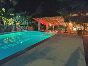 Bar accanto alla piscina